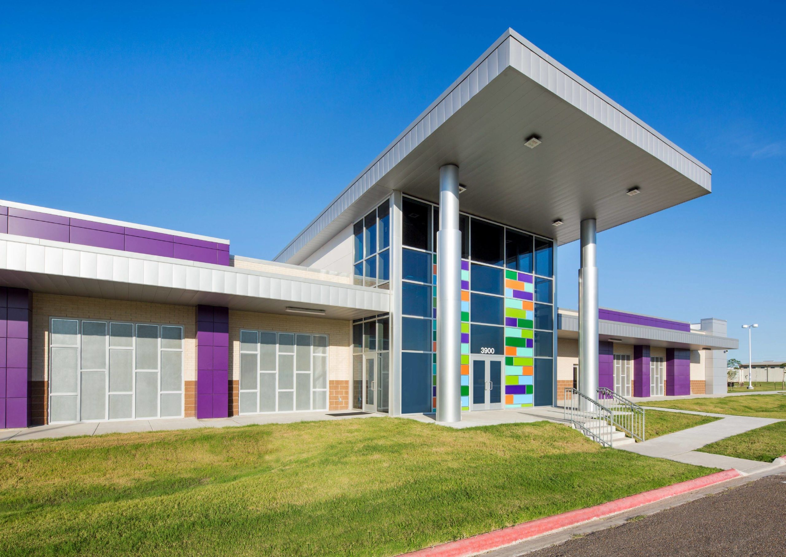 Hidalgo Roof & Exterior SoftWash offers commercial exterior painting services that will help your south Texas company thrive.